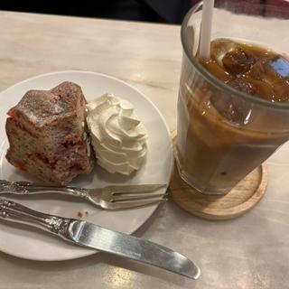フルーツガーデンのクグロフとアイスコーヒー(カフェ ウィーン 三越日本橋店 （CAFE WIEN）)
