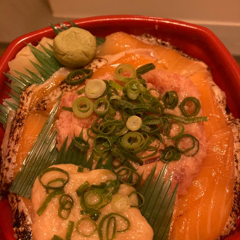 サーモン丼(福岡丼丸 住吉橋店)