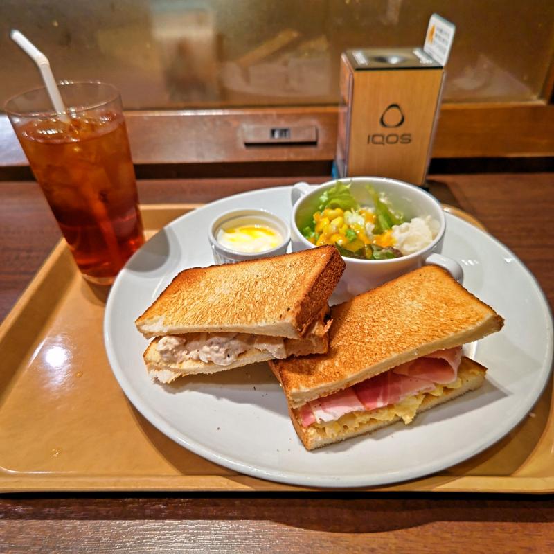 ハムたまごとツナサラダのWサンド(イタリアン・トマト Café Jr. 戸塚駅西口店)