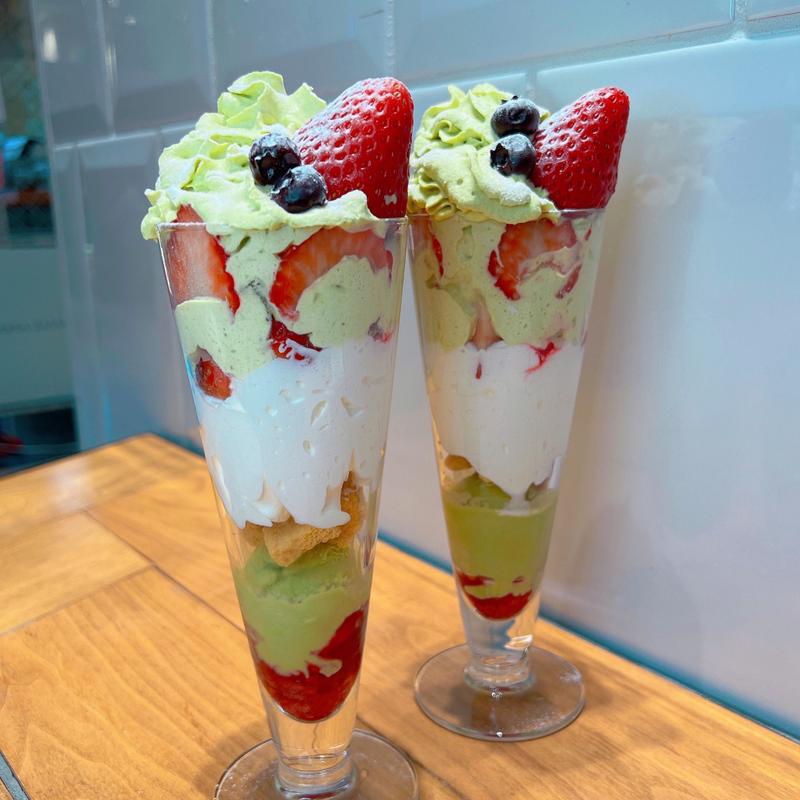 ベリーベリーピスタチオパフェ(マルトメ・ザ・ジューサリー パフェテリア 心斎橋パルコ店)