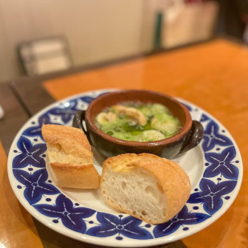 プリプリ海老とマッシュルームのアヒージョ(スペインバル ロボス 銀座店)