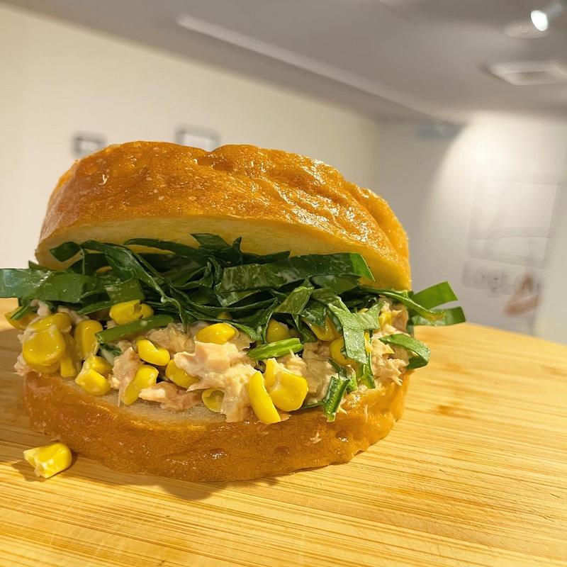 ツナコーン&ほうれん草サンド(LogLog (ログログ)サンドイッチカフェ 夜Logはピザ屋)