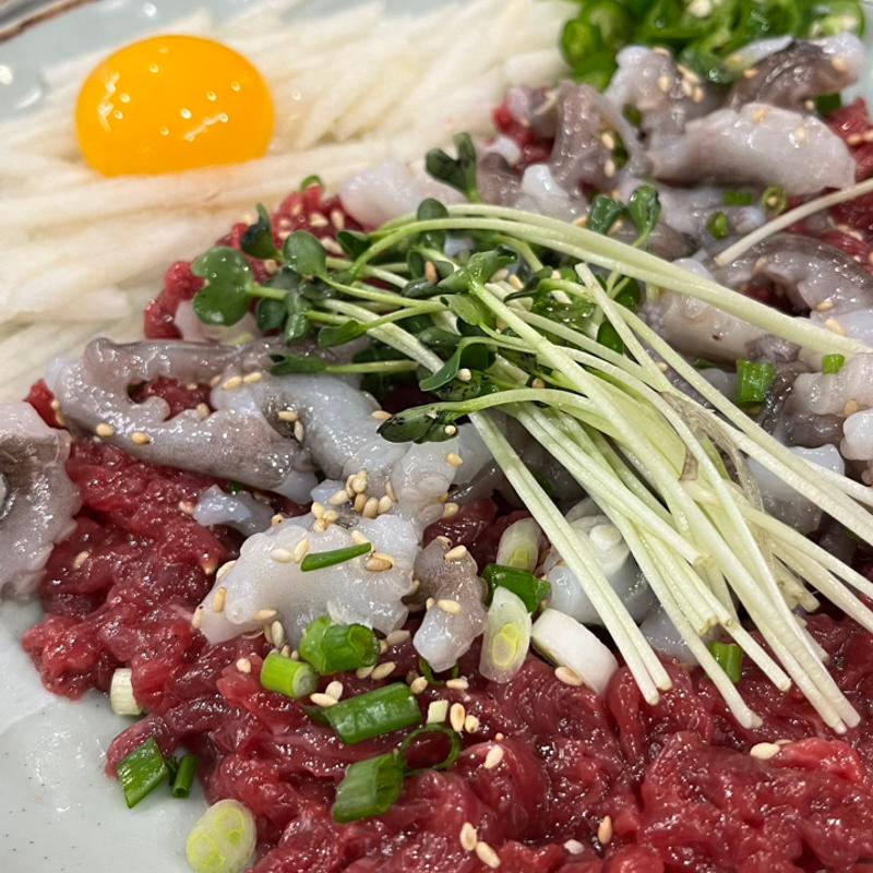 ユッケ（タコ刺し付き）(ユッケチャメチッ)