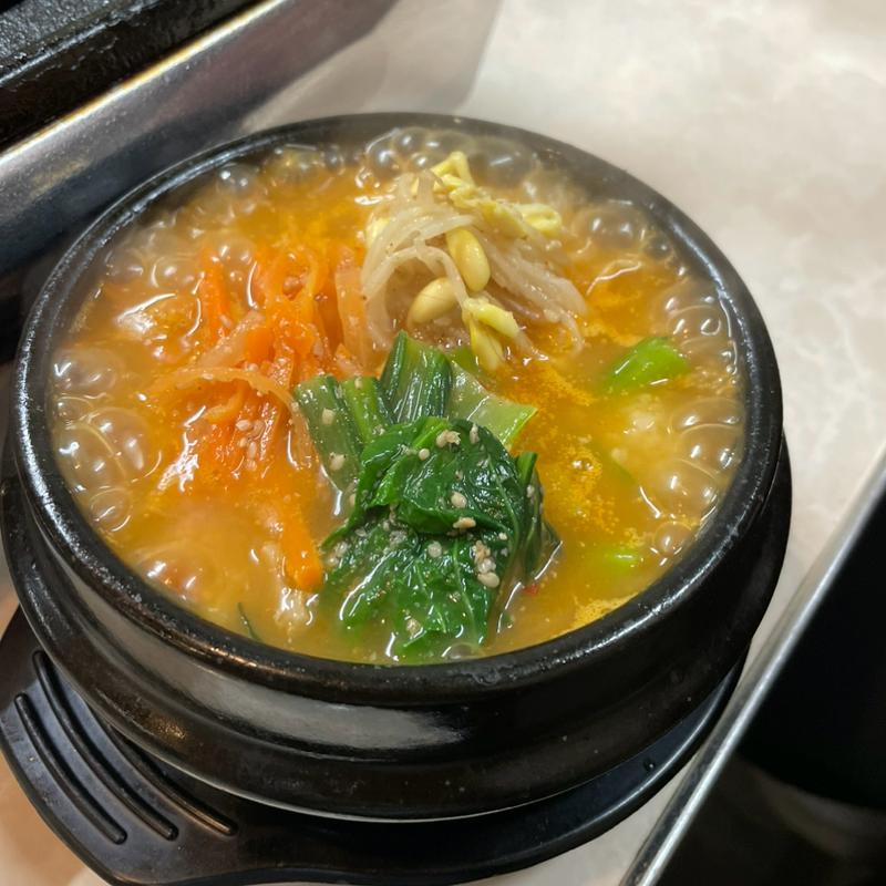 ユッケジャンクッパ(肉肴なおちゃん)