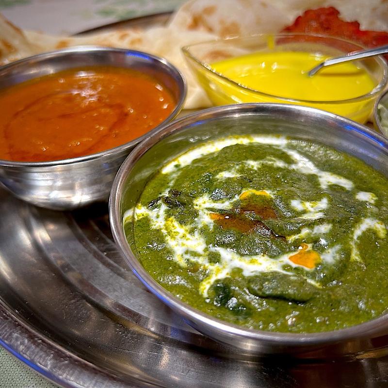 ほうれん草チキンカレー＆マトンカレー(SPICE KING（スパイスキング）)