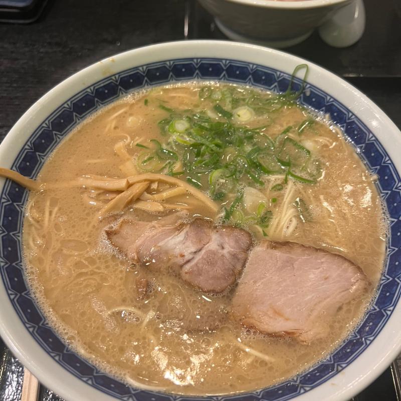 大盛りらぁめん(博多麺房赤のれん 西麻布本店)