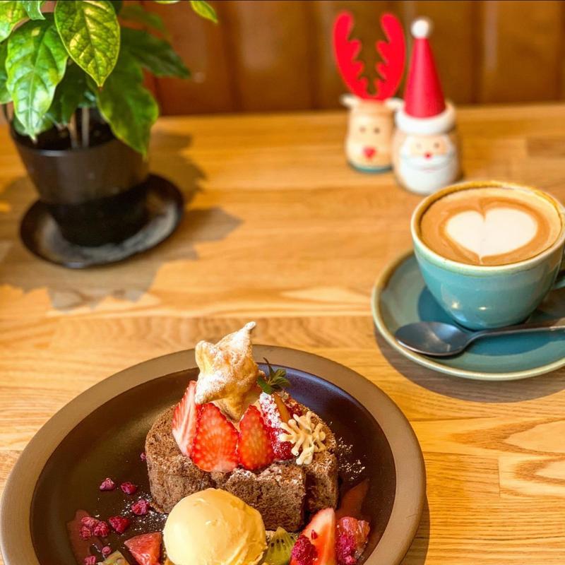 マスカルポーネ苺ロール(5 waters cafe)