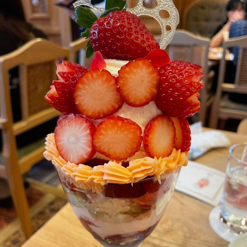 オーシャンベリーのパフェ(水信フルーツパーラーラボ)