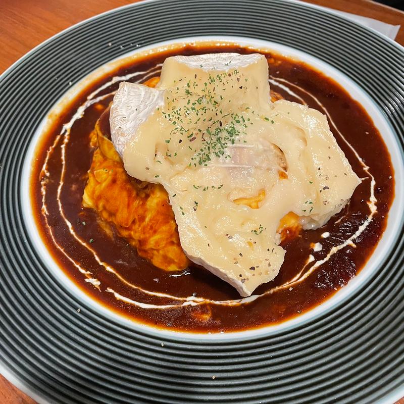 丸ごとカマンベールチーズオムライス(シャポールージュ )