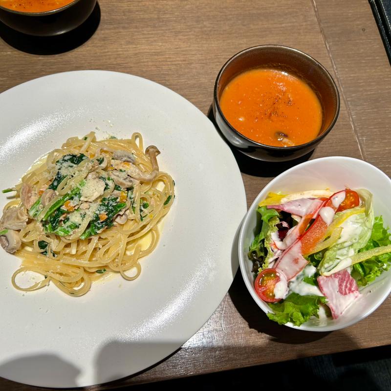 本日のパスタ＋サラダ＋スープ(カフェ＆ダイニング ゼルコヴァ)