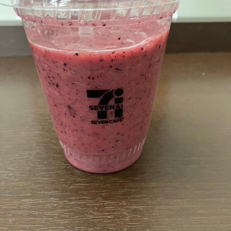 お店で作るダブルベリーヨーグルトスムージー(セブン-イレブン 札幌西４丁目駅前店)