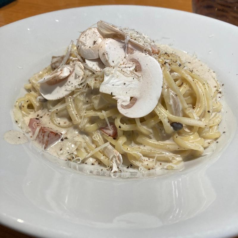 パンチェッタとフレッシュマッシュルームのポルチーニクリームパスタ(oliver)