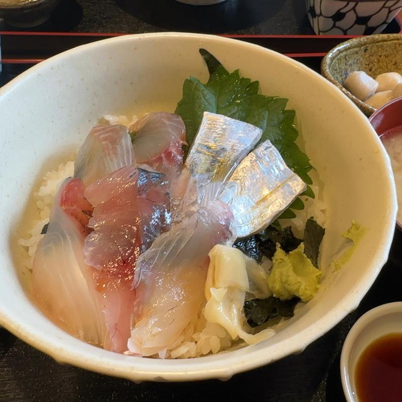 海鮮丼(うお市 小町店)