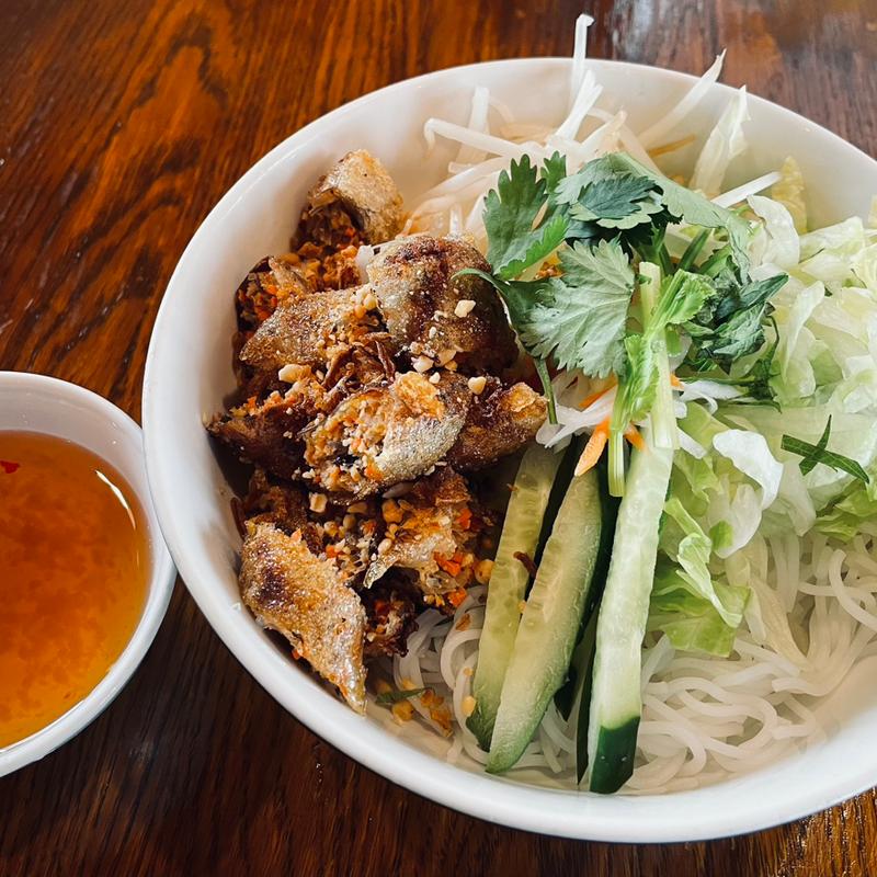 揚げ春巻きビーフン(シクロ 鵠沼店)