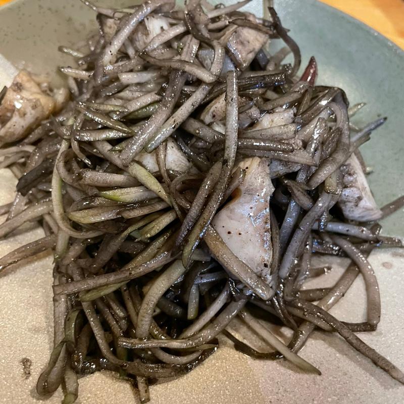 パパイヤの千切りイカスミ炒め(鮨 はなぜん )