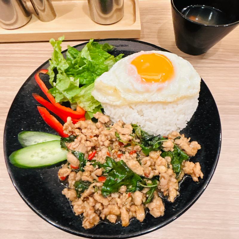 鶏肉ガパオ(ガパオ専門店 バイガパオ 大阪ホワイティうめだ店)