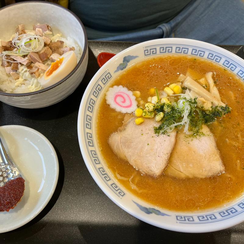 辛味噌ラーメン　チャーシュー丼(金ちゃんラーメン)