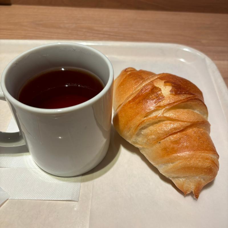 塩パンと紅茶(リトルマーメイド 新御茶ノ水店)