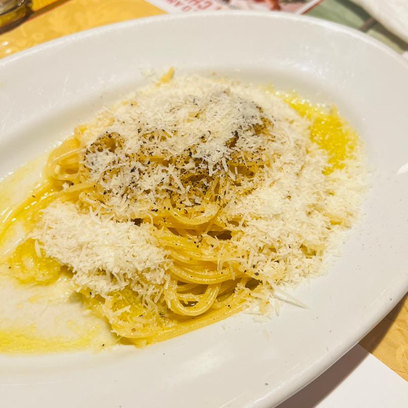 ペコリーノチーズと黒コショウのスパゲティ（カチョーエペぺ）(イル・メルカート・アンジェロ)