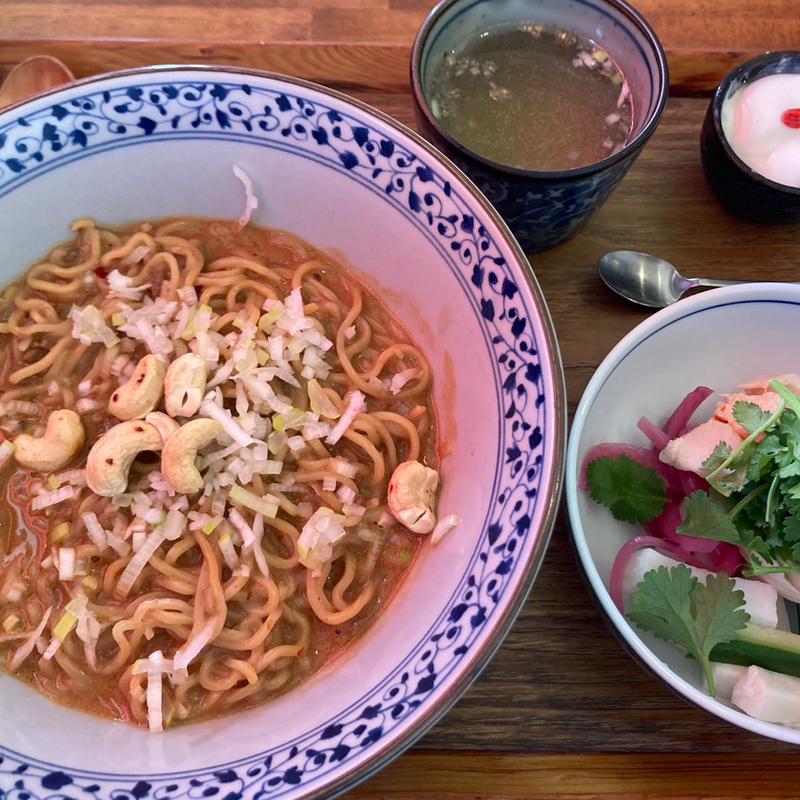 かかんの汁なし坦々麺(かかん 本格麻婆豆腐 梶原店)