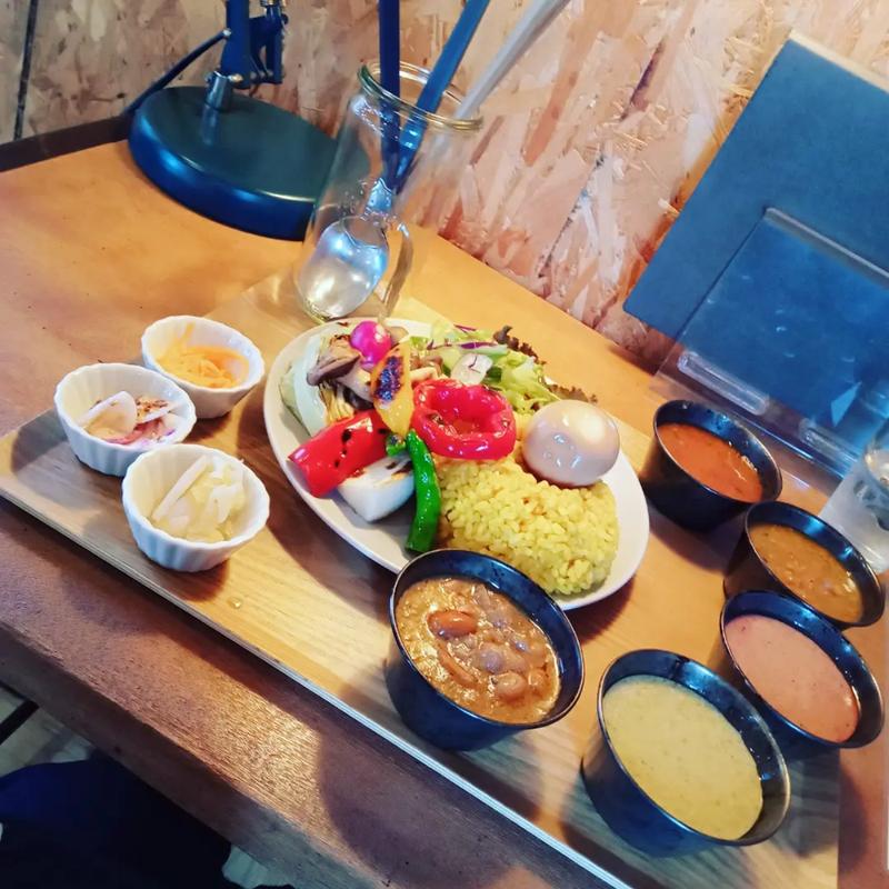 5種のカレー全種盛(Cafe 36(カフェ・ミチル))