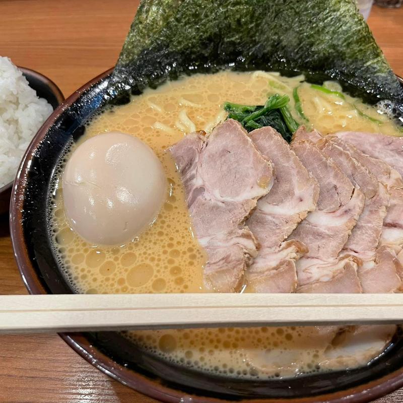 チャーシュー麺 (横浜家系ラーメン まくり家 祐天寺店)