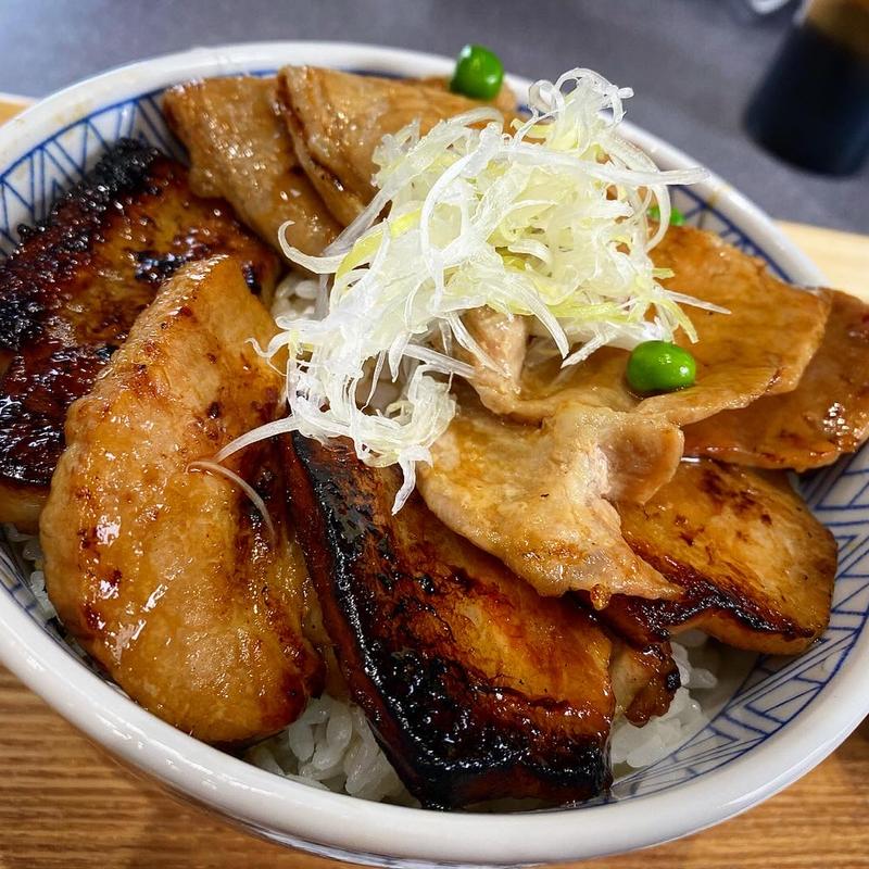 ハーフ＆ハーフ(元祖豚丼屋TONTON岡南店)