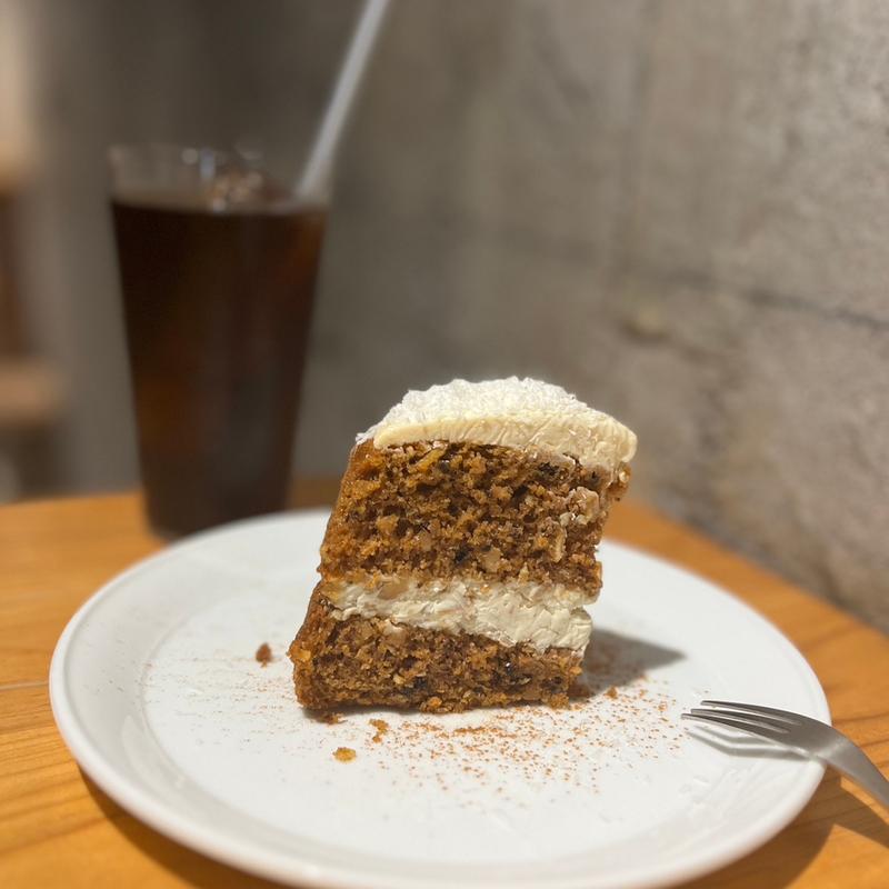 キャロットケーキ(焼菓子とコーヒー パーラーイムオム)