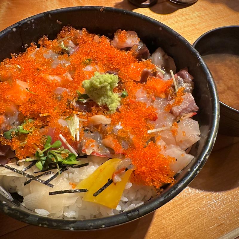 特選海鮮ばらちらし(黒尊 （くろそん）)