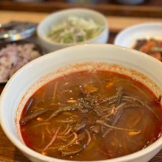 ユッケジャンスープ(韓国料理ジェイル)