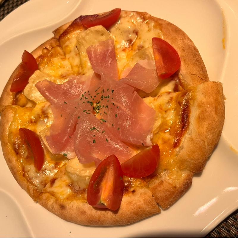 欧州産カマンベールと生ハムのビザ(アムール)