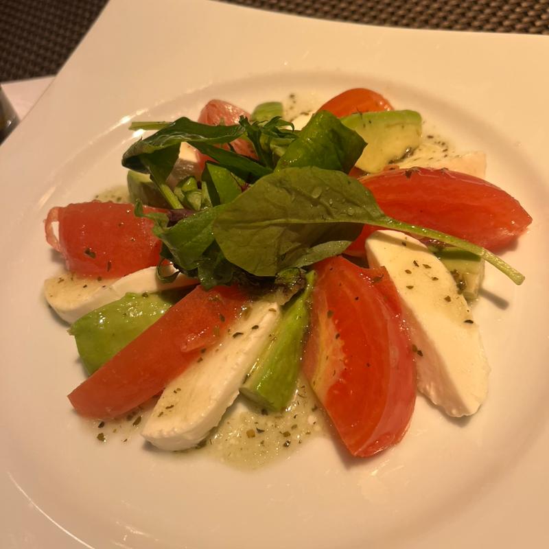 モツァレラとトマトのカプレーゼ(アムール)