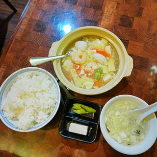 海鮮と豆腐の土鍋煮込み(心龍 （シンロン）)