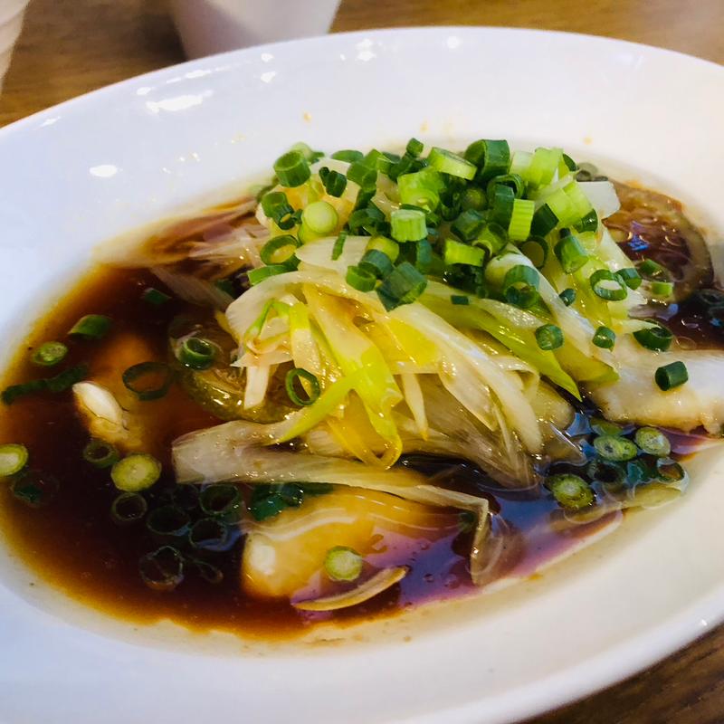 白身魚と塩漬けレモンの重ね蒸し(家常菜 博朱)