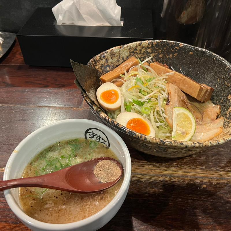 特製 濃厚魚介つけ麺(麺やすする)
