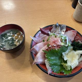 本日の特盛海鮮丼(金沢能登直送 食堂お魚や 門前仲町店)