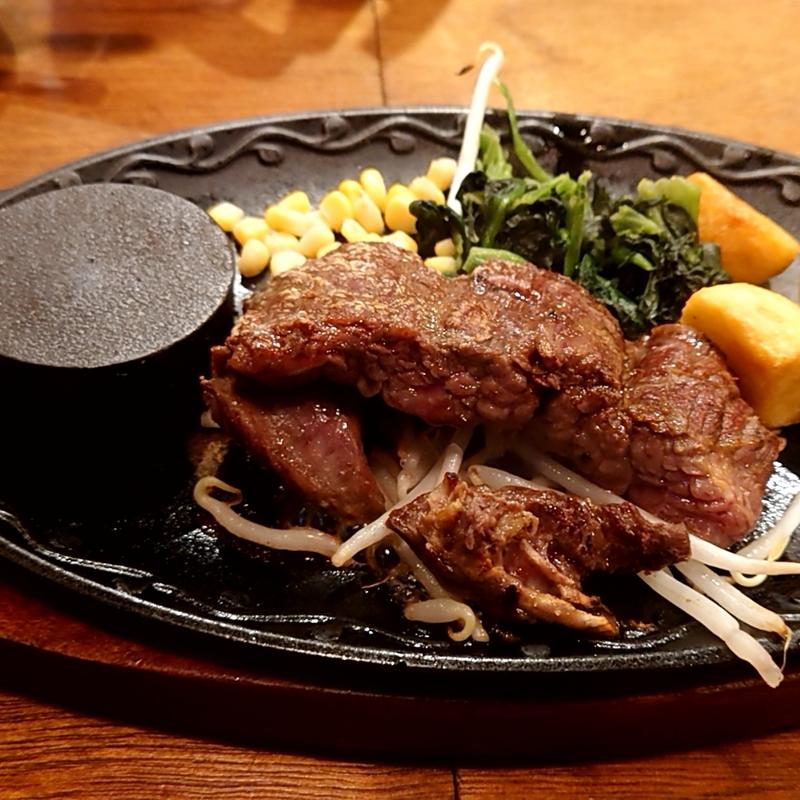 ビーフハラミステーキ130g(串焼き。ビストロガブリ 新宿野村ビル店)