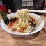 豚骨ラーメン 辛Ver.(麺屋 丈六)