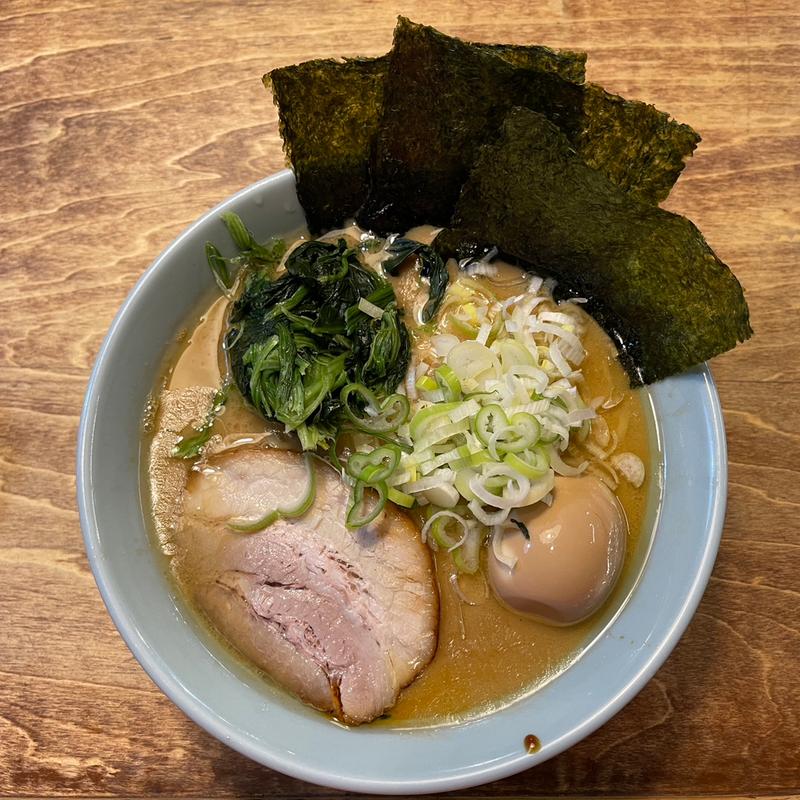 豚骨味玉ラーメン(鶴一家 )