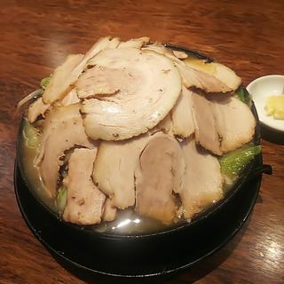 新豚骨ちゃんぽん(野菜大)+肉かぶせ(博多とんこつ 天神旗)