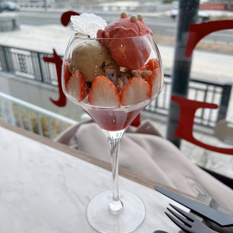 越後姫とピスタチオのパフェ(ハピネス （Happiness）)