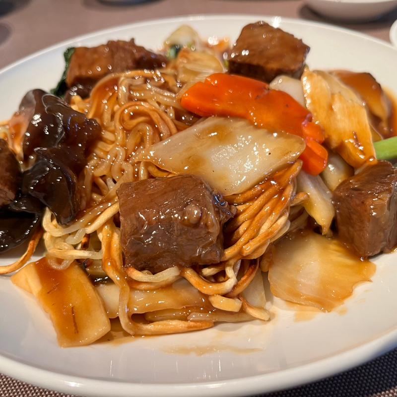 十勝和牛の柔らか煮込み入りあんかけ焼きそば(中国料理 美麗華 （チュウゴクリョウリ ビレイカ）)