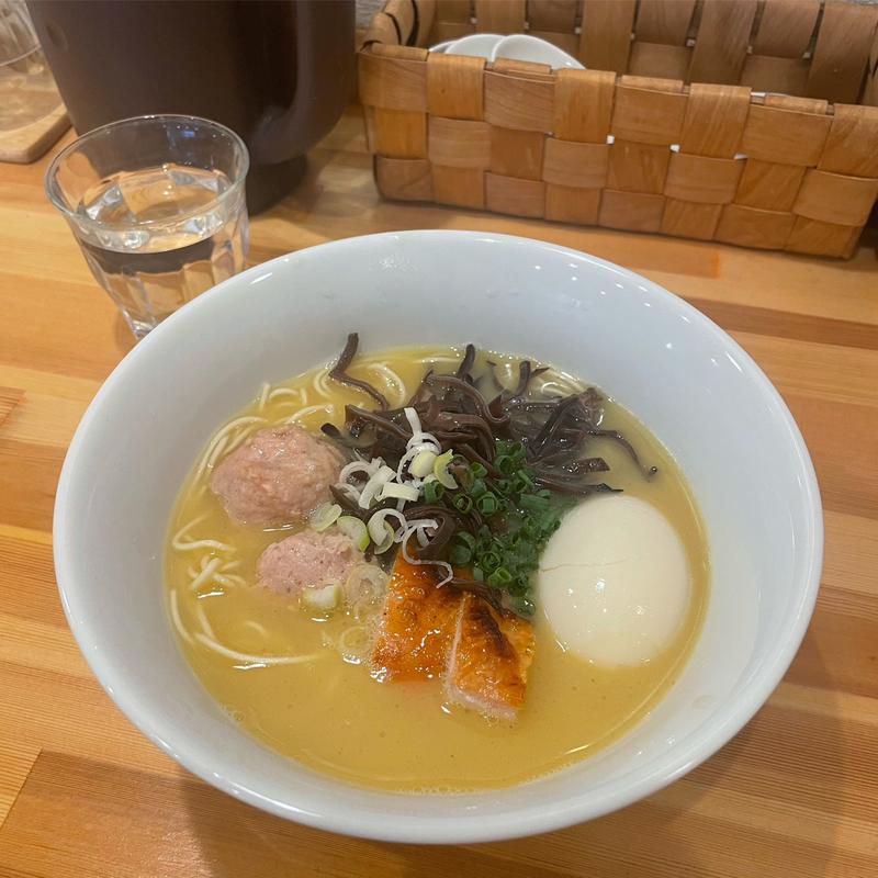 よくばり水炊きらーめん(博多水炊きらーめん うかんむり)