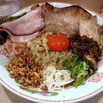 地鶏と濃い玉のまぜそば(手揉み中華そば中村)