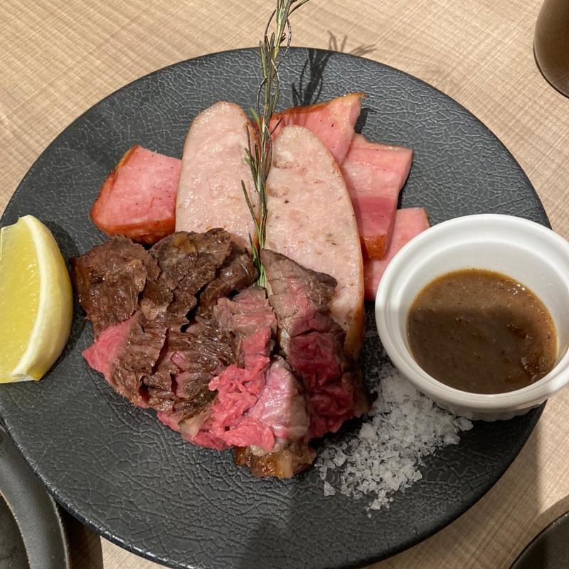 豪華肉盛り3種(CAFE&BAR FeRna)