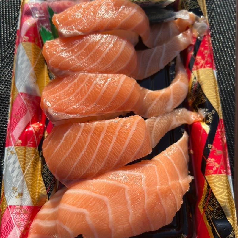 ジャンボアトランティックサーモンにぎり(街のみなと 高槻店)