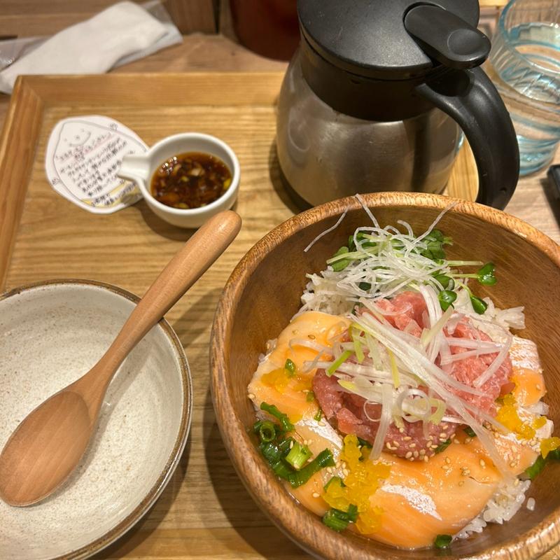 とろサーモンネギとろごはん(こめらく お茶漬けと、いろどり唐揚げ。 イクスピアリ店)