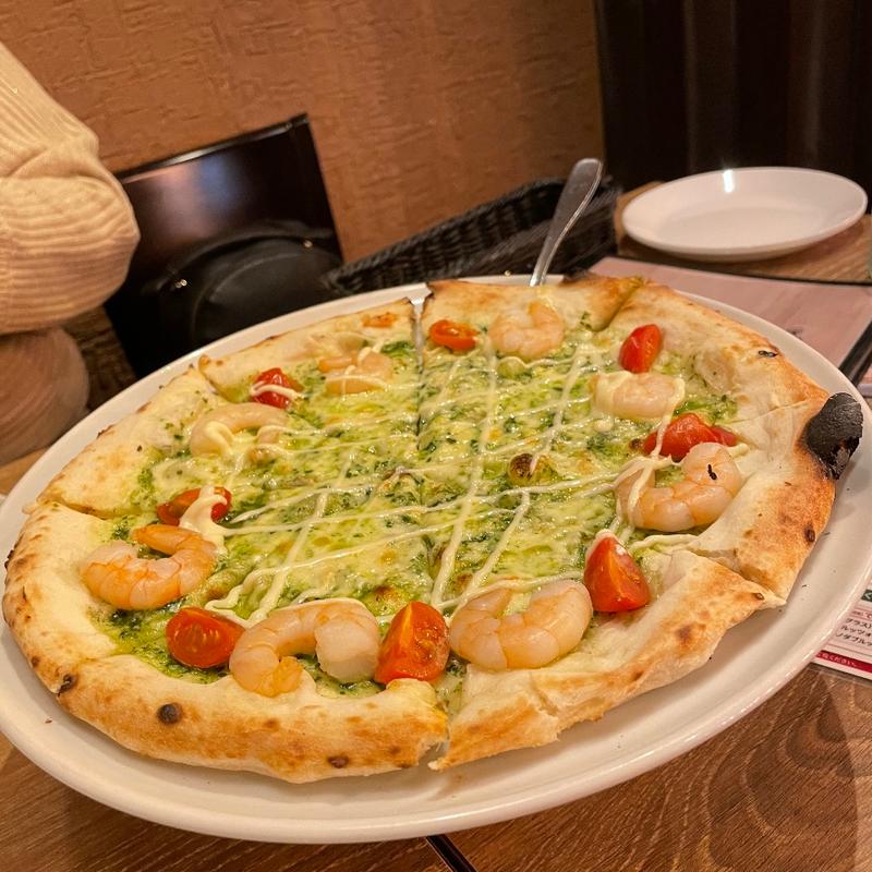 エビたっぷりジェノベーゼピザ(北海道イタリアンバル ミア アンジェラ 仙台駅東口)