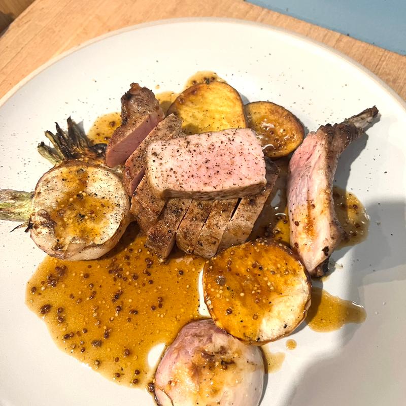 スペイン産骨付きデュロック豚炭火焼き(地球屋)