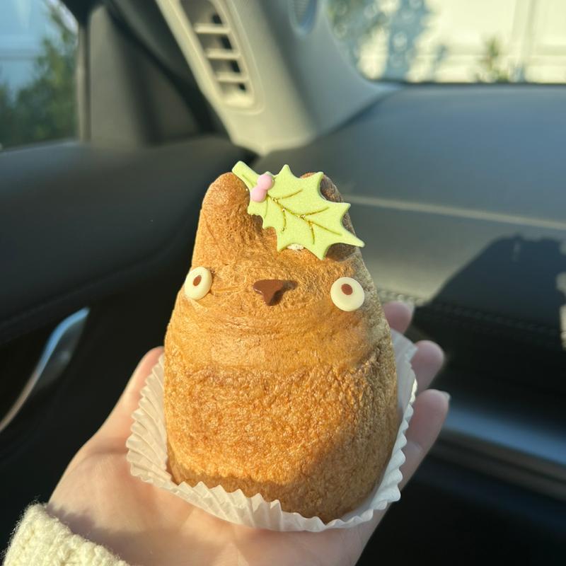 トトロのシュークリーム(ストロベリー)(白髭のシュークリーム工房 吉祥寺店)